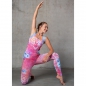 Preview: 'The Spirit of OM' Yoga-Top Bravery.  Farbe: pink/bunt mit mikrofeinem Rosenquarz in der Druckfarbe. Das Bambus-Material sorgt für einen angenehm leichten und trockenen Tragekomfort. Mit eingearbeitetem Bustierteil. Bio-energetische Kleidung und Naturtext