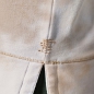 Preview: The Spirit of OM Shirt OM Mani  Farbe: natur-sand-gold​ mit mikrofeinem Rosenquarz in der Druckfarbe. Aus 100% Bio-Baumwolle. Lockere Passform, Raglan-Schnitt.
