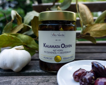 Bio Kalamata Oliven mit Kern, 330 g, Rohkostqualität - in Olivenöl eingelegt von Vita Verde