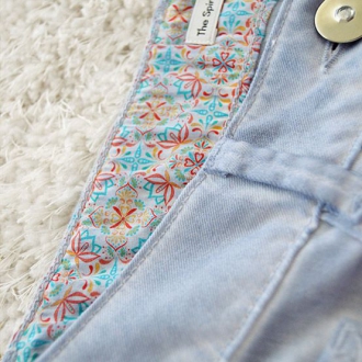 The Spirit of OM Jeanshose aus Bio-Baumwolle. Farbe: sandrose. Der elastische Bio-Jeans-Stoff hat eine effektvolle Struktur, bietet eine perfekte und bequeme Passform und ist angenehm blickdicht. Bio-Energetische  Kleidung und Naturtextilien. Ökologisch,T
